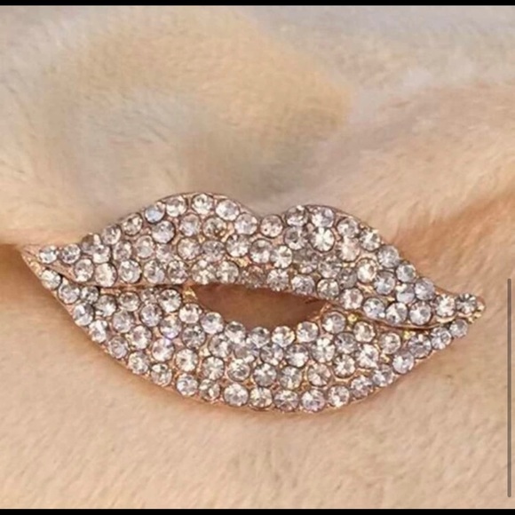 💋💋💋Kissy Lips Brooch💋💋💋 - Picture 4 of 5